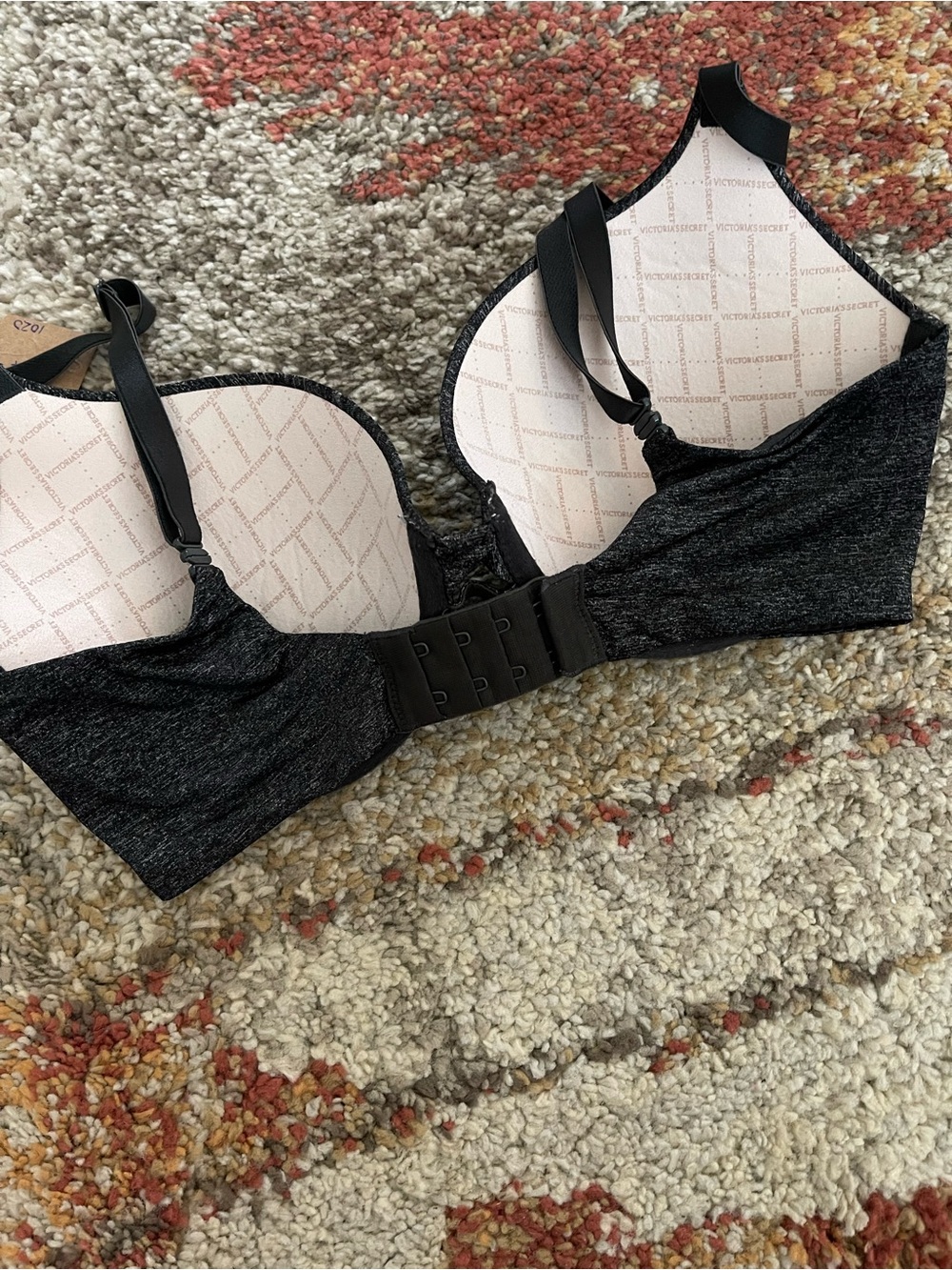 Victoria Secret Perfect Coverage - Picture 4 of 6